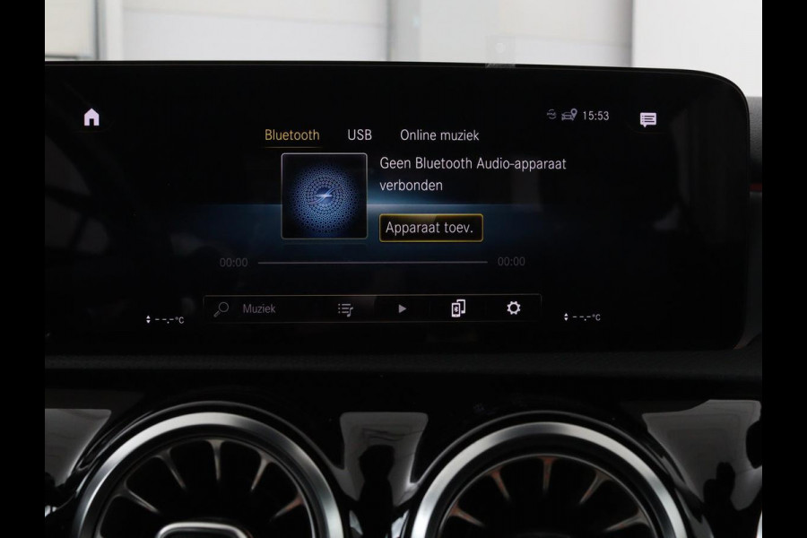 Mercedes-Benz A-Klasse 200 Business Solution AMG | Panoramadak | Stoelverwarming | Matrix LED | Carplay | Memory | Trekhaak | Leder/Alcantara | Widescreen | Navigatie