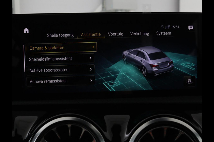 Mercedes-Benz A-Klasse 200 Business Solution AMG | Panoramadak | Stoelverwarming | Matrix LED | Carplay | Memory | Trekhaak | Leder/Alcantara | Widescreen | Navigatie