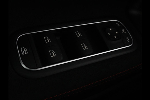 Mercedes-Benz A-Klasse 200 Business Solution AMG | Panoramadak | Stoelverwarming | Matrix LED | Carplay | Memory | Trekhaak | Leder/Alcantara | Widescreen | Navigatie