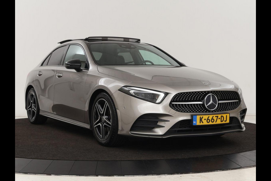 Mercedes-Benz A-Klasse 200 Business Solution AMG | Panoramadak | Stoelverwarming | Matrix LED | Carplay | Memory | Trekhaak | Leder/Alcantara | Widescreen | Navigatie