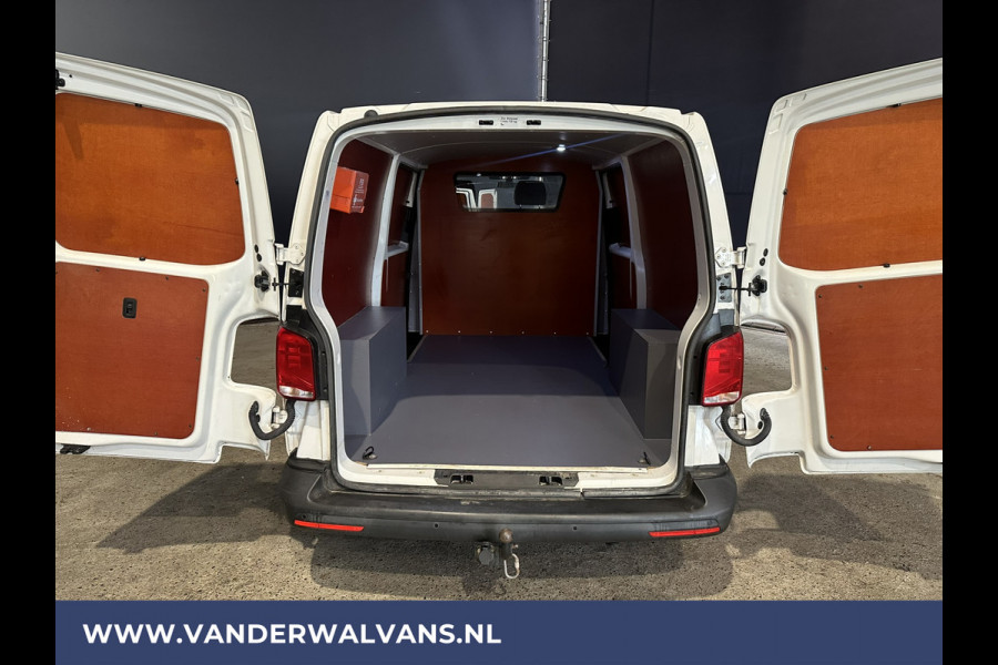 Volkswagen Transporter 2.0 TDI 150pk L2H1 Euro6 Airco | 2500kg Trekhaak | 2x Zijdeur | Camera | Bijrijdersbank | Navigatie Apple carplay, android auto, cruisecontrol, parkeersensoren