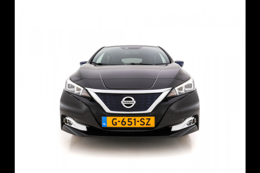 Nissan Leaf Tekna 40 kWh (INCL-BTW) Aut. *LEATHER-FABRIC | FULL-LED | BOSE-SURROUND | ADAPTIVE-CRUISE | TOP-VIEW | KEYLESS | NAVI-FULLMAP | BLINDSPOT | DAB+ | PDC | HEATED-COMFORT-SEATS | TOWBAR | DIGI-COCKPIT | 17"A