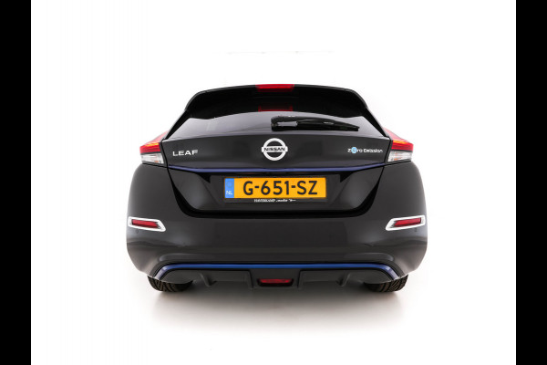 Nissan Leaf Tekna 40 kWh (INCL-BTW) Aut. *LEATHER-FABRIC | FULL-LED | BOSE-SURROUND | ADAPTIVE-CRUISE | TOP-VIEW | KEYLESS | NAVI-FULLMAP | BLINDSPOT | DAB+ | PDC | HEATED-COMFORT-SEATS | TOWBAR | DIGI-COCKPIT | 17"A