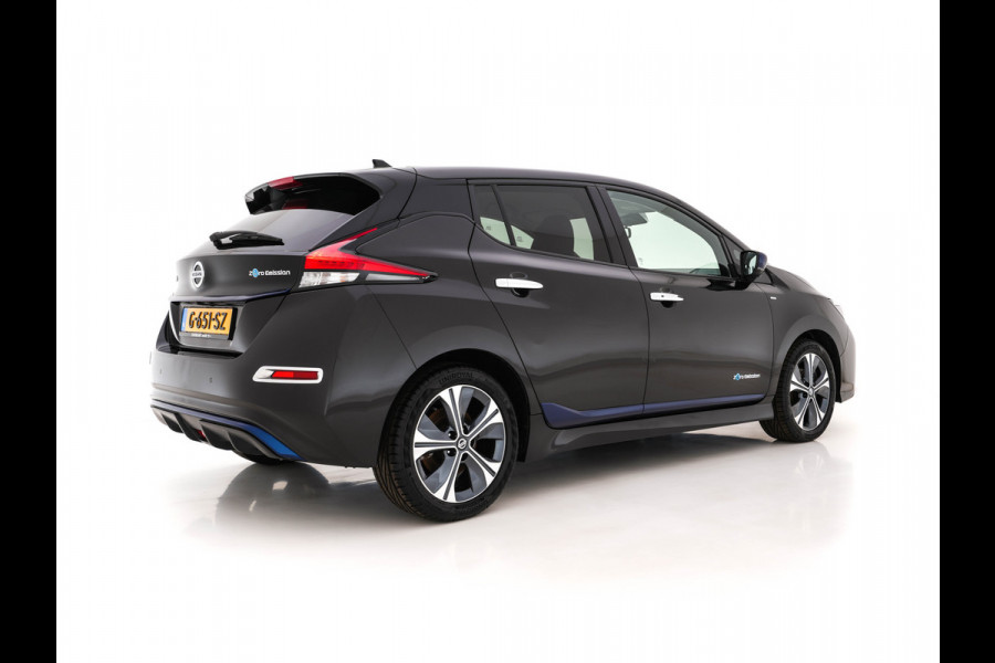 Nissan Leaf Tekna 40 kWh (INCL-BTW) Aut. *LEATHER-FABRIC | FULL-LED | BOSE-SURROUND | ADAPTIVE-CRUISE | TOP-VIEW | KEYLESS | NAVI-FULLMAP | BLINDSPOT | DAB+ | PDC | HEATED-COMFORT-SEATS | TOWBAR | DIGI-COCKPIT | 17"A