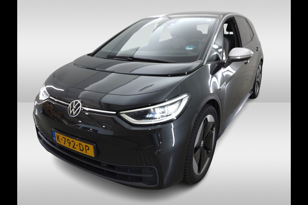 Volkswagen ID.3 First Max 58 kWh / Full option! / Panoramadak / Camera / Head-up / Keyless / 20'' / ACC / Dodehoek / Elektr. stoelen / Massage / Navigatie / Stuurverwarming Volkswagen ID.3 First Max 58 kWh / Full option! / Panoramadak / Camera / Head-up / Keyless / 20'' / ACC / Dodehoek / Elektr. stoelen / Massage / Navigatie / Stuurverwarming