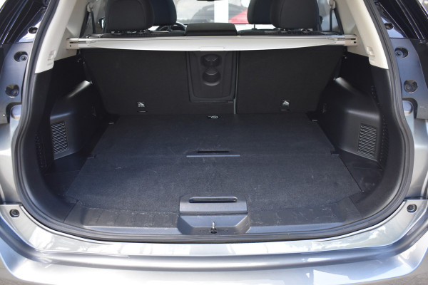Nissan X-Trail 1.3 DIG-T N-Connecta Automaat / Keyless / Navigatie / Cruise / 18" LM  / Panoramadak / Trekhaak