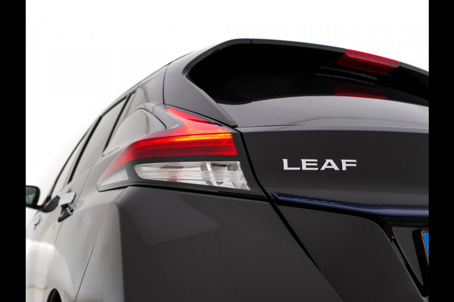 Nissan Leaf Tekna 40 kWh (INCL-BTW) Aut. *LEATHER-FABRIC | FULL-LED | BOSE-SURROUND | ADAPTIVE-CRUISE | TOP-VIEW | KEYLESS | NAVI-FULLMAP | BLINDSPOT | DAB+ | PDC | HEATED-COMFORT-SEATS | TOWBAR | DIGI-COCKPIT | 17"A