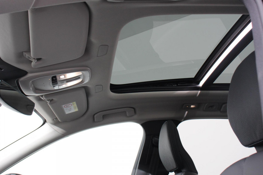 Volvo XC60 2.0 T6 Plug-in hybrid AWD Plus Dark Volvo XC60 2.0 Recharge T6 AWD Plus Dark | Nieuw ! | Leder | Navigatie | Google | Harman Kardon | Panorama dak | Lichtmetalen Velgen 19" | Dab | Stoelverwarming | Camera | Led