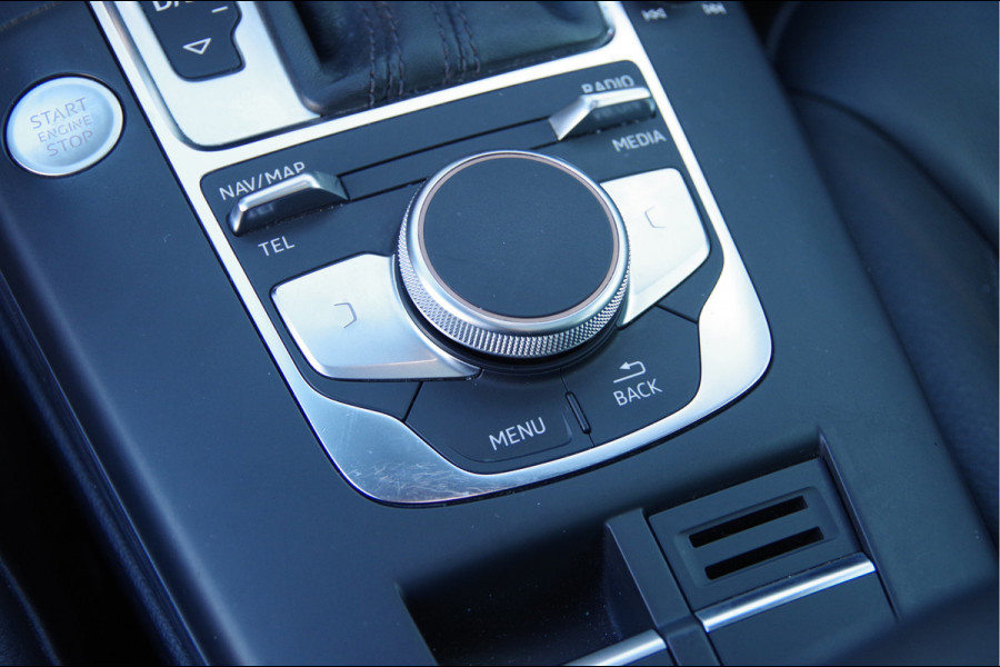 Audi A3 Limousine 40 TFSI 2.0 quattro Design AUT. LED, PANODAK, LEDER, CARPLAY, CRUISE, CLIMA, STOELVERWARMING