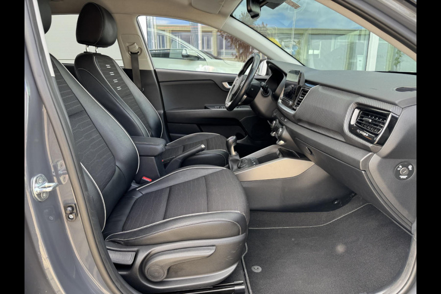 Kia Stonic 1.0 T-GDi MHEV GT-Line | 1e Eigenaar | Nederlandse Dealer onderhouden auto | Trekhaak | Apple Carplay