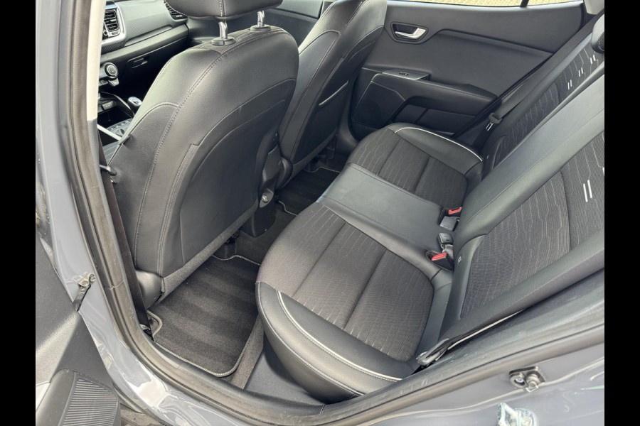 Kia Stonic 1.0 T-GDi MHEV GT-Line | 1e Eigenaar | Nederlandse Dealer onderhouden auto | Trekhaak | Apple Carplay