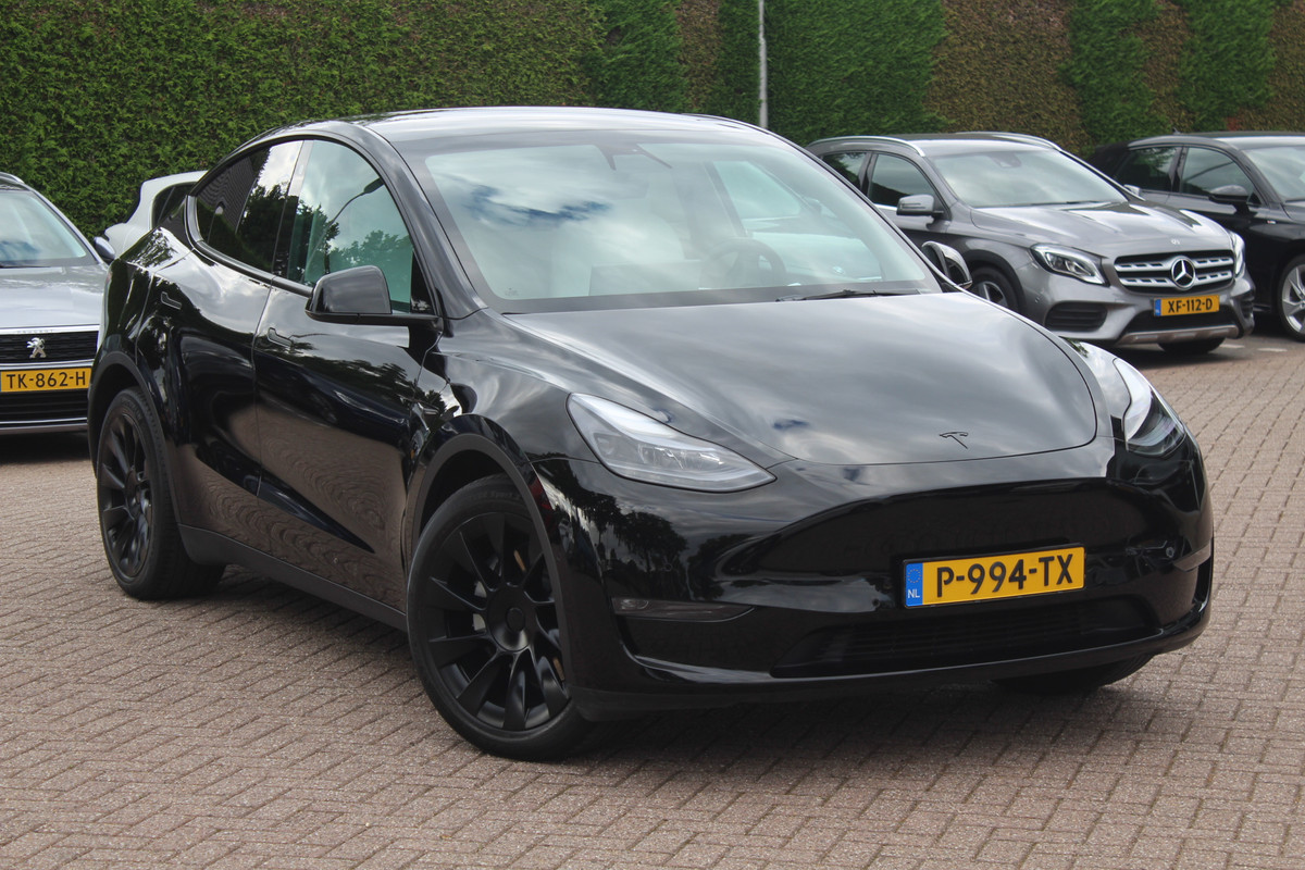 Tesla Model Y Long Range AWD 75 kWh / Autopilot / Panoramadak / Camera / Leder / 20'' / Keyless / ACC Tesla Model Y Long Range AWD 75 kWh / Autopilot / Panoramadak / Camera / Leder / 20'' / Keyless / ACC