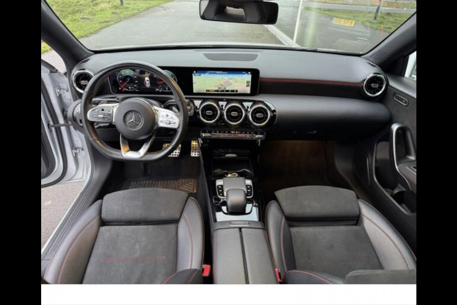 Mercedes-Benz A-Klasse 180 AMG-NIGHT PAKKET/PANO/SFEER/WIDESCREEN/58900KM!