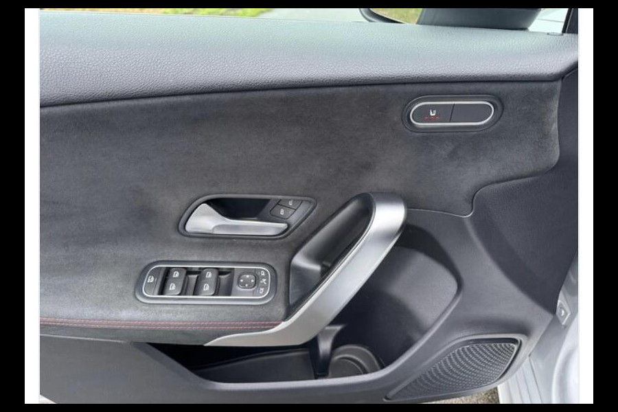 Mercedes-Benz A-Klasse 180 AMG-NIGHT PAKKET/PANO/SFEER/WIDESCREEN/58900KM!