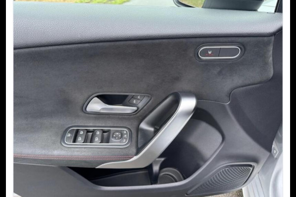 Mercedes-Benz A-Klasse 180 AMG-NIGHT PAKKET/PANO/SFEER/WIDESCREEN/58900KM!