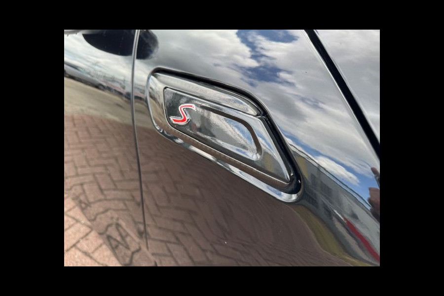 MINI Clubman 2.0 Cooper S Chili Serious Business Automaat Airco/ECC,Navigatie,Leder,Panoramadak