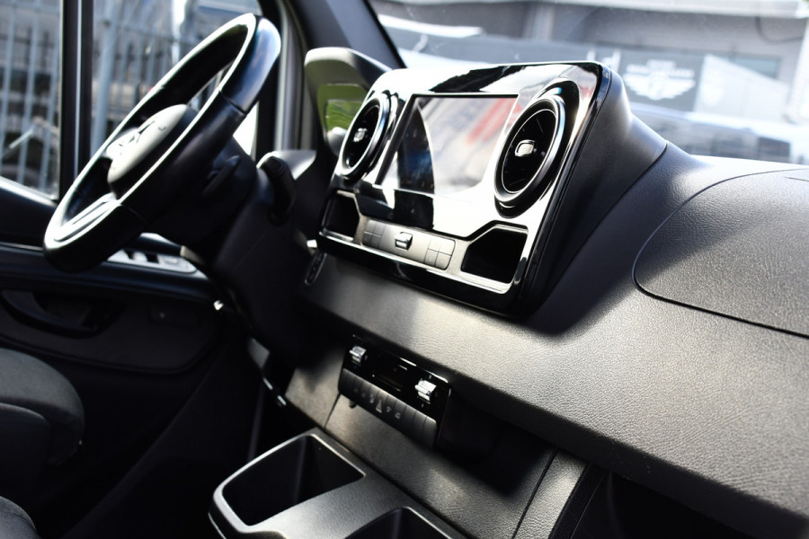 Mercedes-Benz Sprinter 319 3.0 CDI L2H2 PB Edition Camera, Cruise, Carplay, 3500kg Trekhaak, 10,5'' Mbux, LED, Stoelverwarming, 360 Sensoren, Uniek!