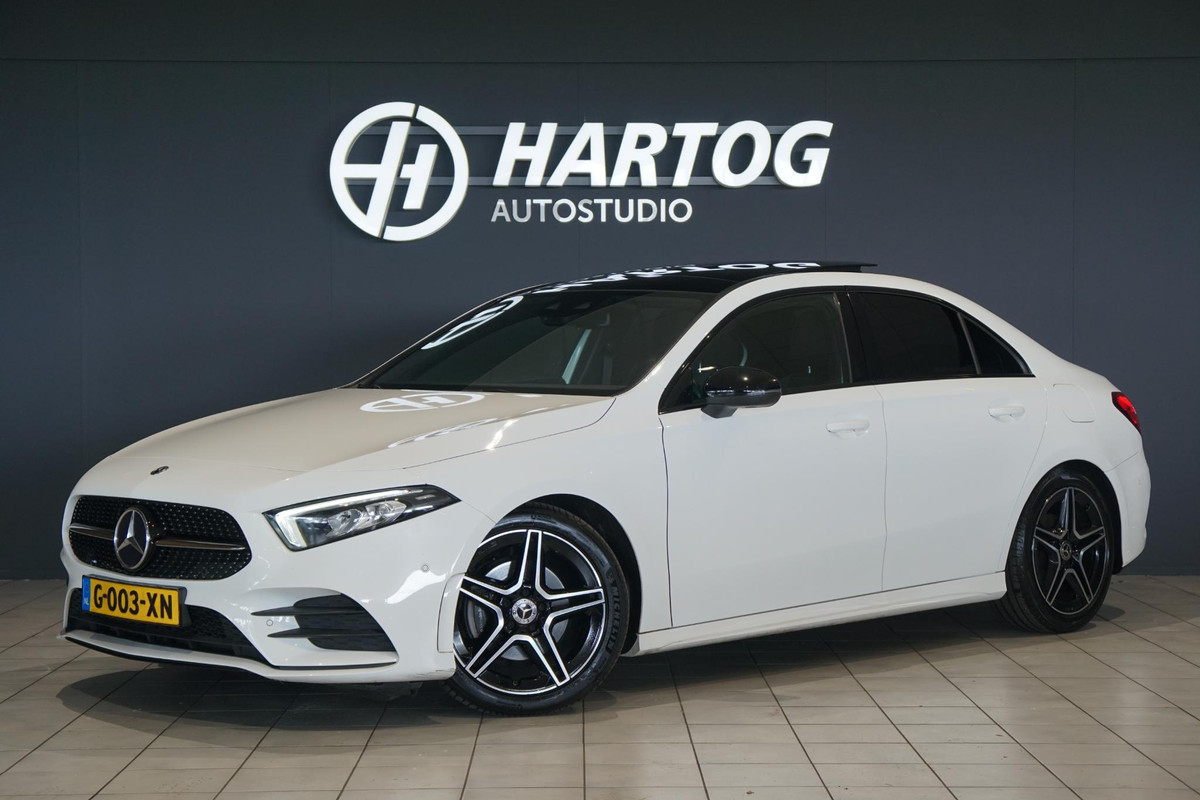 Mercedes-Benz A-Klasse 180 AMG Line + SCHUIFDAK / CARPLAY / NIGHTPAKKET / WIDESCREEN / CAMERA Mercedes-Benz A-Klasse 180 AMG Line + SCHUIFDAK / CARPLAY / NIGHTPAKKET / WIDESCREEN / CAMERA