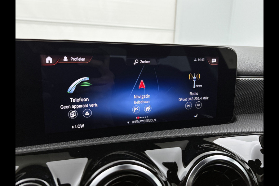 Mercedes-Benz A-Klasse 250 e Premium Plus | 5 spaaks lichtmetalen velgen | MBUX wide screen | Navigatie | Parking support | Camera achter | Inclusief 24 maanden Mercedes-Benz Certified garantie voor Europa.