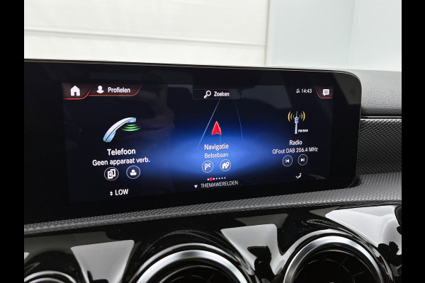 Mercedes-Benz A-Klasse 250 e Premium Plus | 5 spaaks lichtmetalen velgen | MBUX wide screen | Navigatie | Parking support | Camera achter | Inclusief 24 maanden Mercedes-Benz Certified garantie voor Europa.