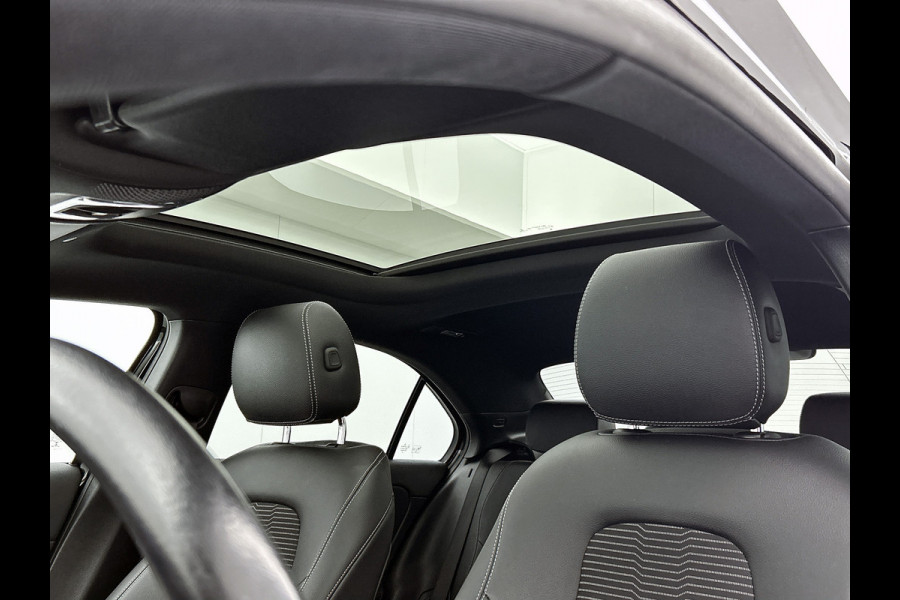 Mercedes-Benz A-Klasse 250 e Premium Plus | 5 spaaks lichtmetalen velgen | MBUX wide screen | Navigatie | Parking support | Camera achter | Inclusief 24 maanden Mercedes-Benz Certified garantie voor Europa.