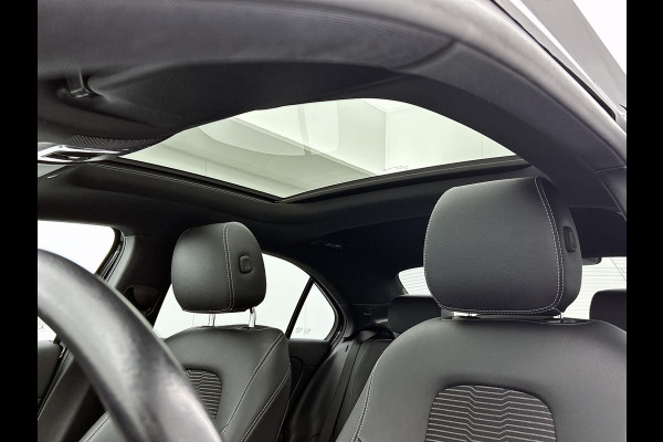 Mercedes-Benz A-Klasse 250 e Premium Plus | 5 spaaks lichtmetalen velgen | MBUX wide screen | Navigatie | Parking support | Camera achter | Inclusief 24 maanden Mercedes-Benz Certified garantie voor Europa.