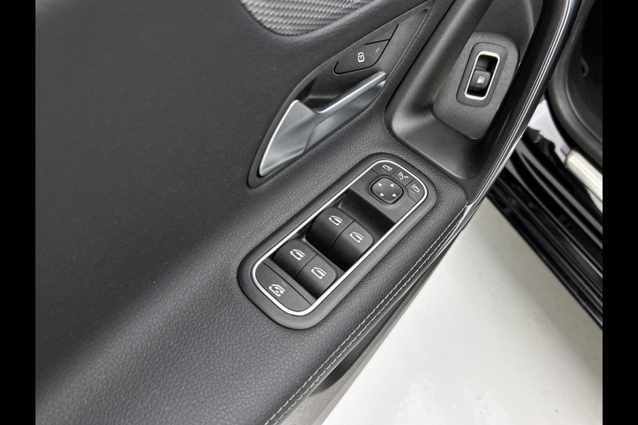 Mercedes-Benz A-Klasse 250 e Premium Plus | 5 spaaks lichtmetalen velgen | MBUX wide screen | Navigatie | Parking support | Camera achter | Inclusief 24 maanden Mercedes-Benz Certified garantie voor Europa.