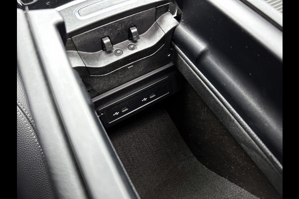 Mercedes-Benz A-Klasse 250 e Premium Plus | 5 spaaks lichtmetalen velgen | MBUX wide screen | Navigatie | Parking support | Camera achter | Inclusief 24 maanden Mercedes-Benz Certified garantie voor Europa.