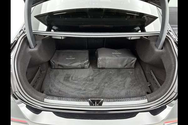 Mercedes-Benz A-Klasse 250 e Premium Plus | 5 spaaks lichtmetalen velgen | MBUX wide screen | Navigatie | Parking support | Camera achter | Inclusief 24 maanden Mercedes-Benz Certified garantie voor Europa.