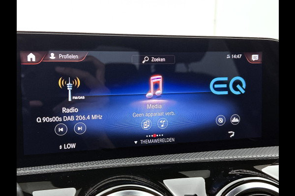 Mercedes-Benz A-Klasse 250 e Premium Plus | 5 spaaks lichtmetalen velgen | MBUX wide screen | Navigatie | Parking support | Camera achter | Inclusief 24 maanden Mercedes-Benz Certified garantie voor Europa.