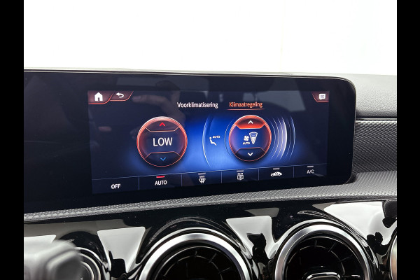 Mercedes-Benz A-Klasse 250 e Premium Plus | 5 spaaks lichtmetalen velgen | MBUX wide screen | Navigatie | Parking support | Camera achter | Inclusief 24 maanden Mercedes-Benz Certified garantie voor Europa.