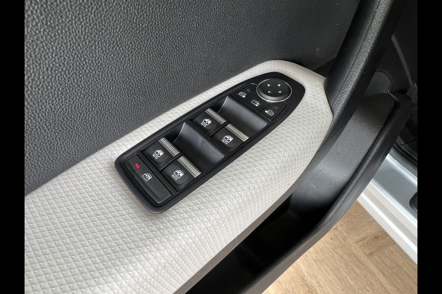 Renault Captur 1.3 TCe 130 Intens | Groot Navi | Bose | Stoelverwarming | Camera | Led | PDC | 17" | Volledig onderhouden!