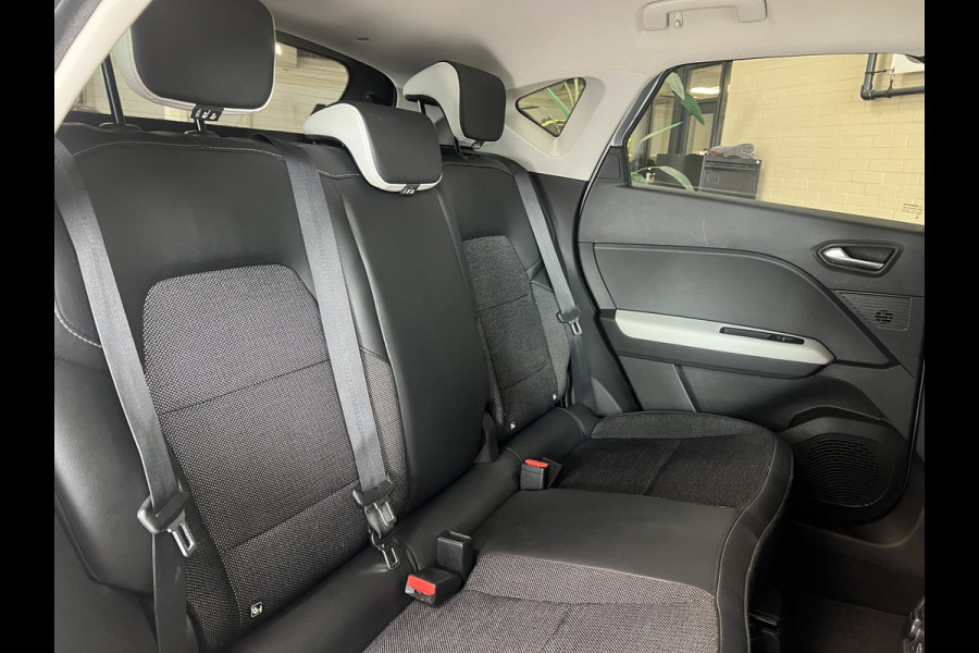 Renault Captur 1.3 TCe 130 Intens | Groot Navi | Bose | Stoelverwarming | Camera | Led | PDC | 17" | Volledig onderhouden!