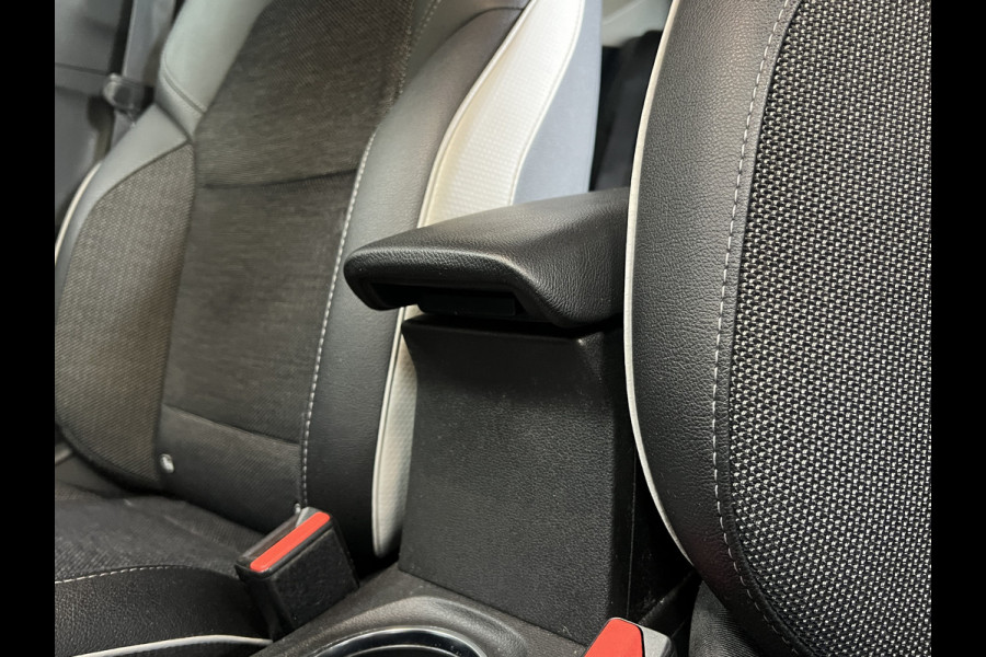 Renault Captur 1.3 TCe 130 Intens | Groot Navi | Bose | Stoelverwarming | Camera | Led | PDC | 17" | Volledig onderhouden!