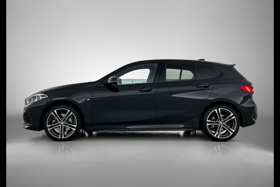 BMW 1-serie 118i High Executive M-Sport Plus (Dealer onderhoud, Navi Pro, Camera, PDC V+A, StoelV, Digitale dash, Etc)