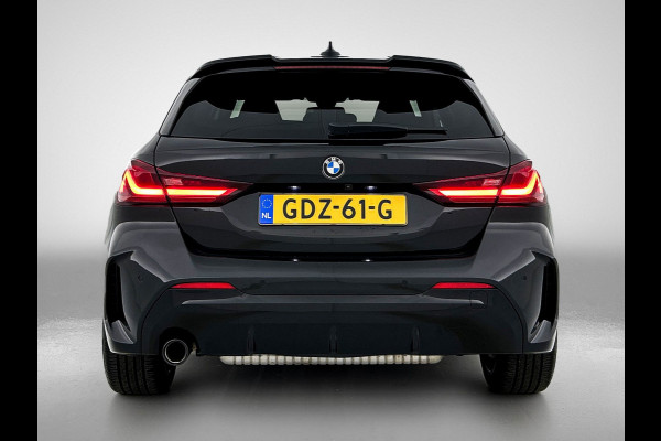 BMW 1-serie 118i High Executive M-Sport Plus (Dealer onderhoud, Navi Pro, Camera, PDC V+A, StoelV, Digitale dash, Etc)