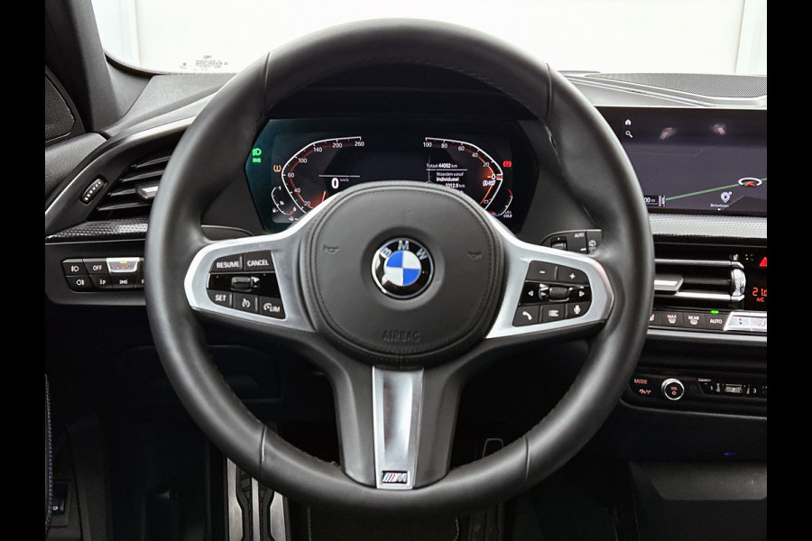 BMW 1-serie 118i High Executive M-Sport Plus (Dealer onderhoud, Navi Pro, Camera, PDC V+A, StoelV, Digitale dash, Etc)