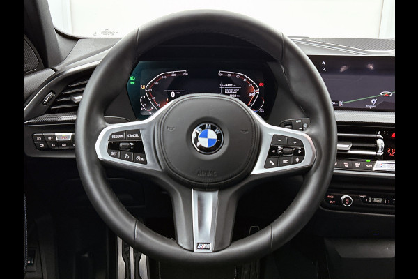 BMW 1-serie 118i High Executive M-Sport Plus (Dealer onderhoud, Navi Pro, Camera, PDC V+A, StoelV, Digitale dash, Etc)