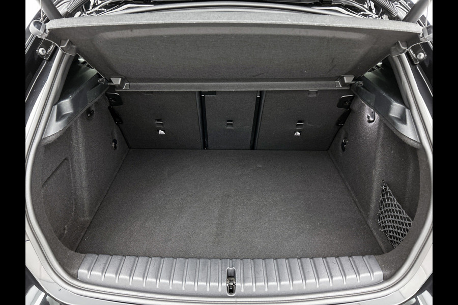 BMW 1-serie 118i High Executive M-Sport Plus (Dealer onderhoud, Navi Pro, Camera, PDC V+A, StoelV, Digitale dash, Etc)