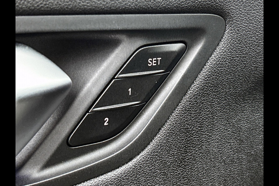 BMW 1-serie 118i High Executive M-Sport Plus (Dealer onderhoud, Navi Pro, Camera, PDC V+A, StoelV, Digitale dash, Etc)