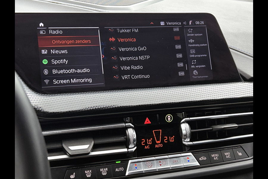 BMW 1-serie 118i High Executive M-Sport Plus (Dealer onderhoud, Navi Pro, Camera, PDC V+A, StoelV, Digitale dash, Etc)