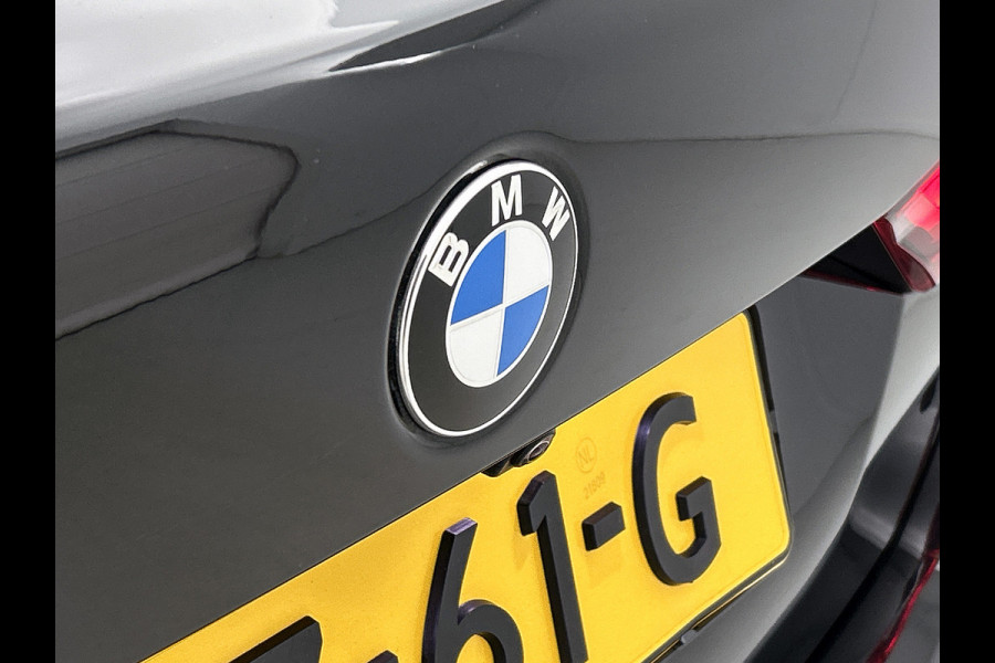 BMW 1-serie 118i High Executive M-Sport Plus (Dealer onderhoud, Navi Pro, Camera, PDC V+A, StoelV, Digitale dash, Etc)