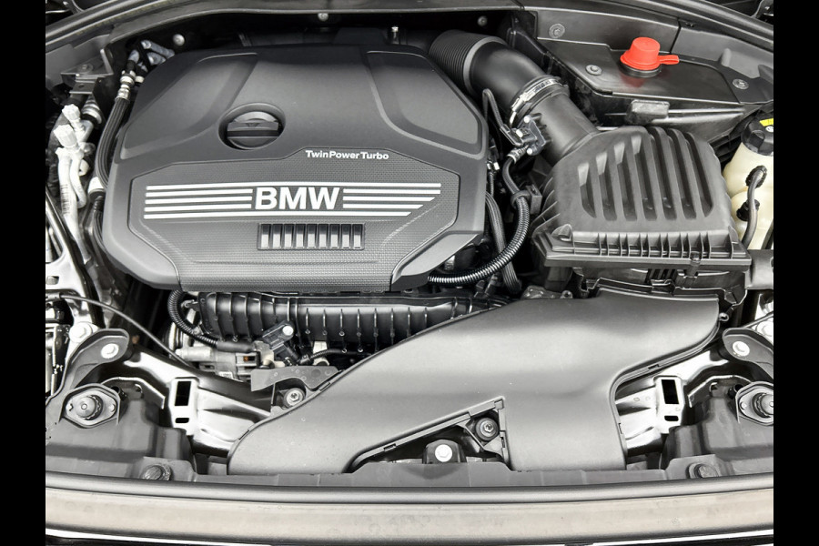 BMW 1-serie 118i High Executive M-Sport Plus (Dealer onderhoud, Navi Pro, Camera, PDC V+A, StoelV, Digitale dash, Etc)