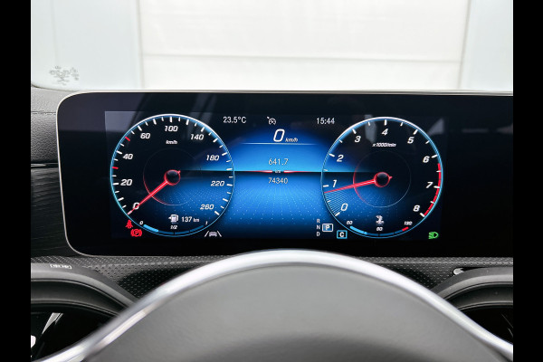 Mercedes-Benz CLA-Klasse Shooting Brake 200 Business Luxury | Lichtmetalen velgen | MBUX wide screen | Navigatie | Parkings support met camera achter | Inclusief 24 maanden Mercedes-Benz Certified garantie voor Europa.
