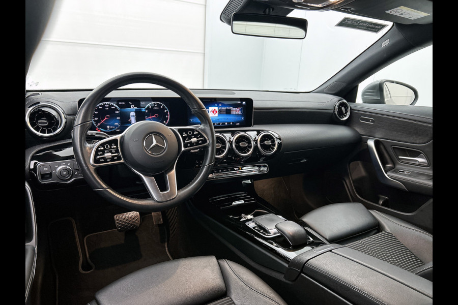 Mercedes-Benz CLA-Klasse Shooting Brake 200 Business Luxury | Lichtmetalen velgen | MBUX wide screen | Navigatie | Parkings support met camera achter | Inclusief 24 maanden Mercedes-Benz Certified garantie voor Europa.