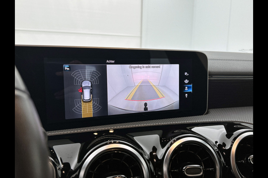 Mercedes-Benz CLA-Klasse Shooting Brake 200 Business Luxury | Lichtmetalen velgen | MBUX wide screen | Navigatie | Parkings support met camera achter | Inclusief 24 maanden Mercedes-Benz Certified garantie voor Europa.