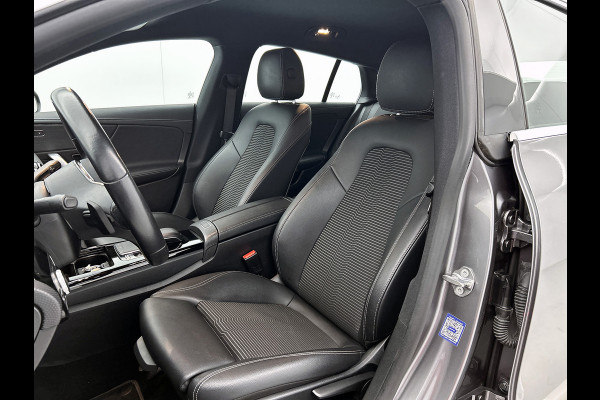 Mercedes-Benz CLA-Klasse Shooting Brake 200 Business Luxury | Lichtmetalen velgen | MBUX wide screen | Navigatie | Parkings support met camera achter | Inclusief 24 maanden Mercedes-Benz Certified garantie voor Europa.