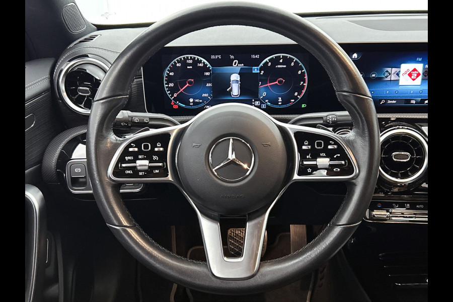 Mercedes-Benz CLA-Klasse Shooting Brake 200 Business Luxury | Lichtmetalen velgen | MBUX wide screen | Navigatie | Parkings support met camera achter | Inclusief 24 maanden Mercedes-Benz Certified garantie voor Europa.
