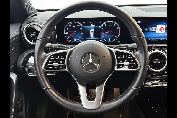 Mercedes-Benz CLA-Klasse Shooting Brake 200 Business Luxury | Lichtmetalen velgen | MBUX wide screen | Navigatie | Parkings support met camera achter | Inclusief 24 maanden Mercedes-Benz Certified garantie voor Europa.