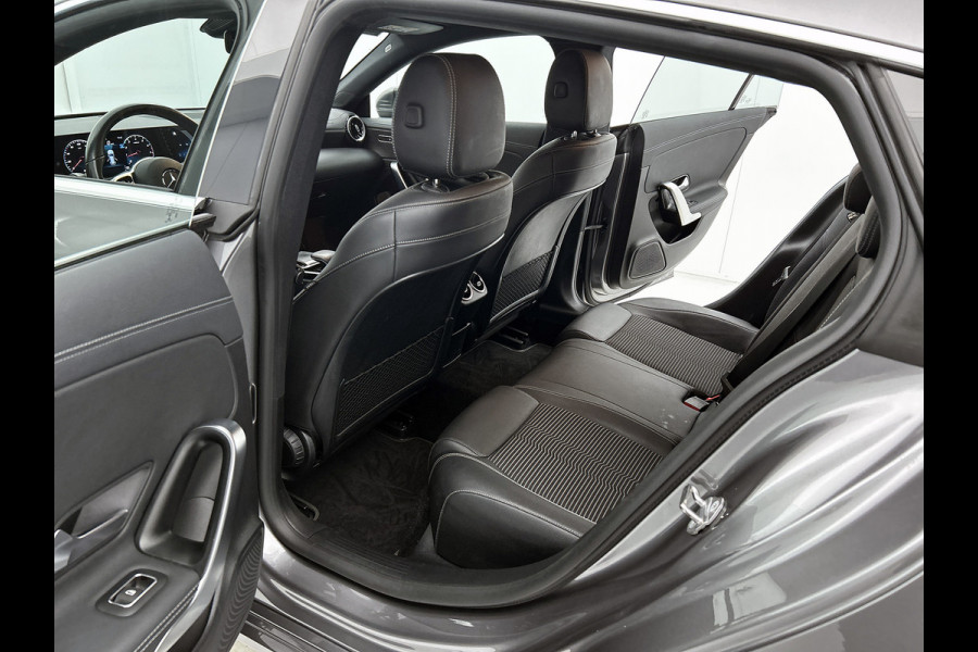 Mercedes-Benz CLA-Klasse Shooting Brake 200 Business Luxury | Lichtmetalen velgen | MBUX wide screen | Navigatie | Parkings support met camera achter | Inclusief 24 maanden Mercedes-Benz Certified garantie voor Europa.